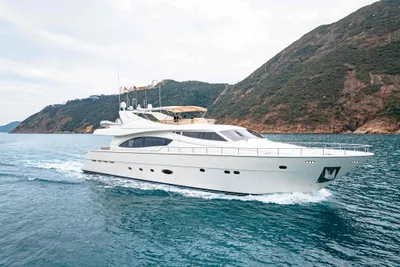 Ferretti Yachts 880