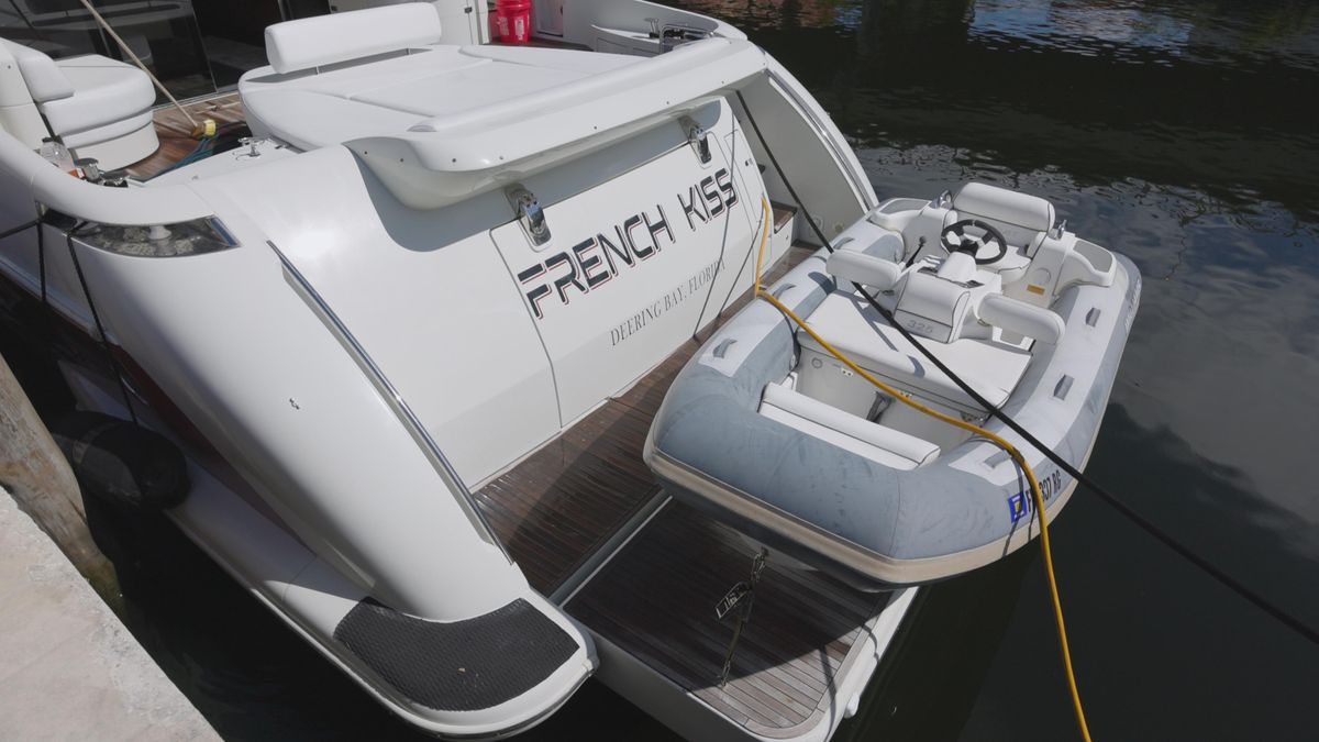 2008 Azimut 62 