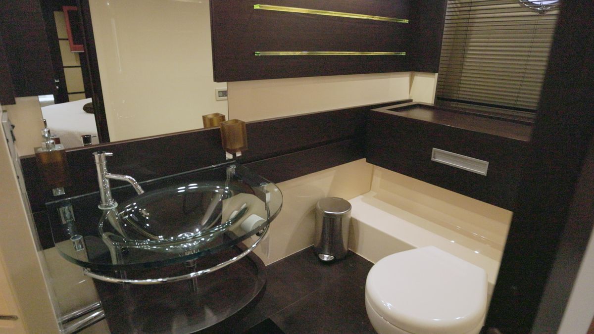 2008 Azimut 62 