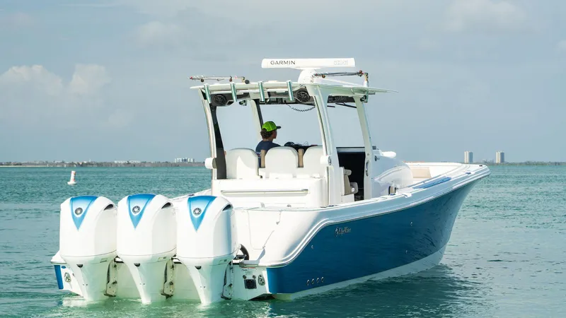  Yacht Photos Pics 2016 EDGEWATER 368 CC - Image 10