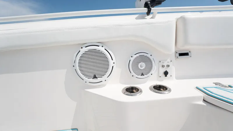  Yacht Photos Pics 2016 EDGEWATER 368 CC - Image 27