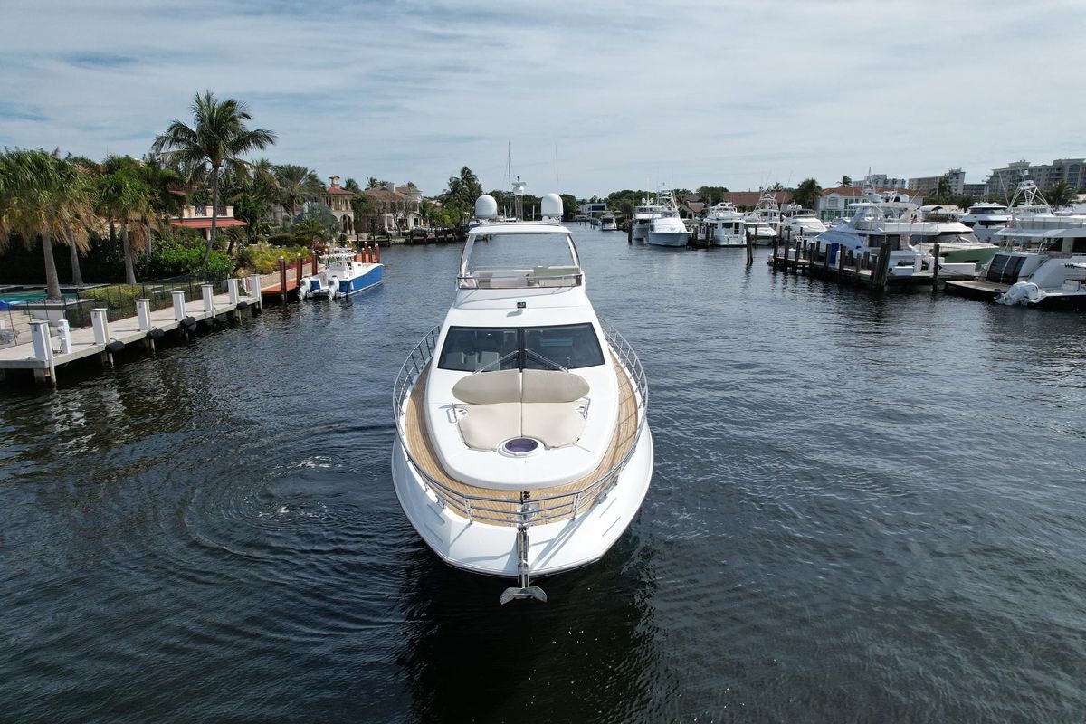 2015 Azimut 64 