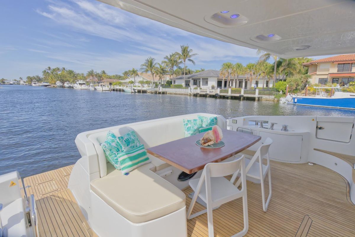 2015 Azimut 64 