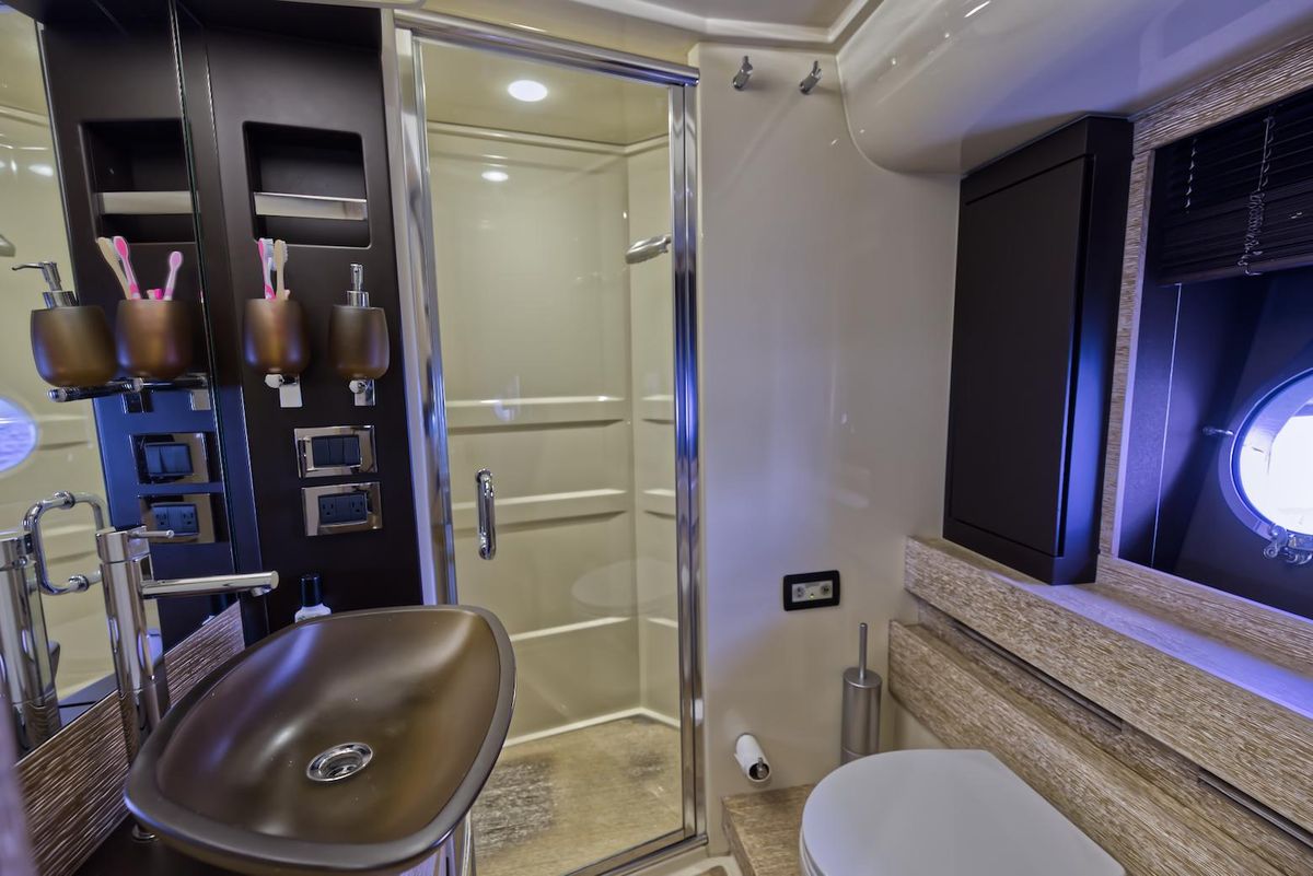 2015 Azimut 64 