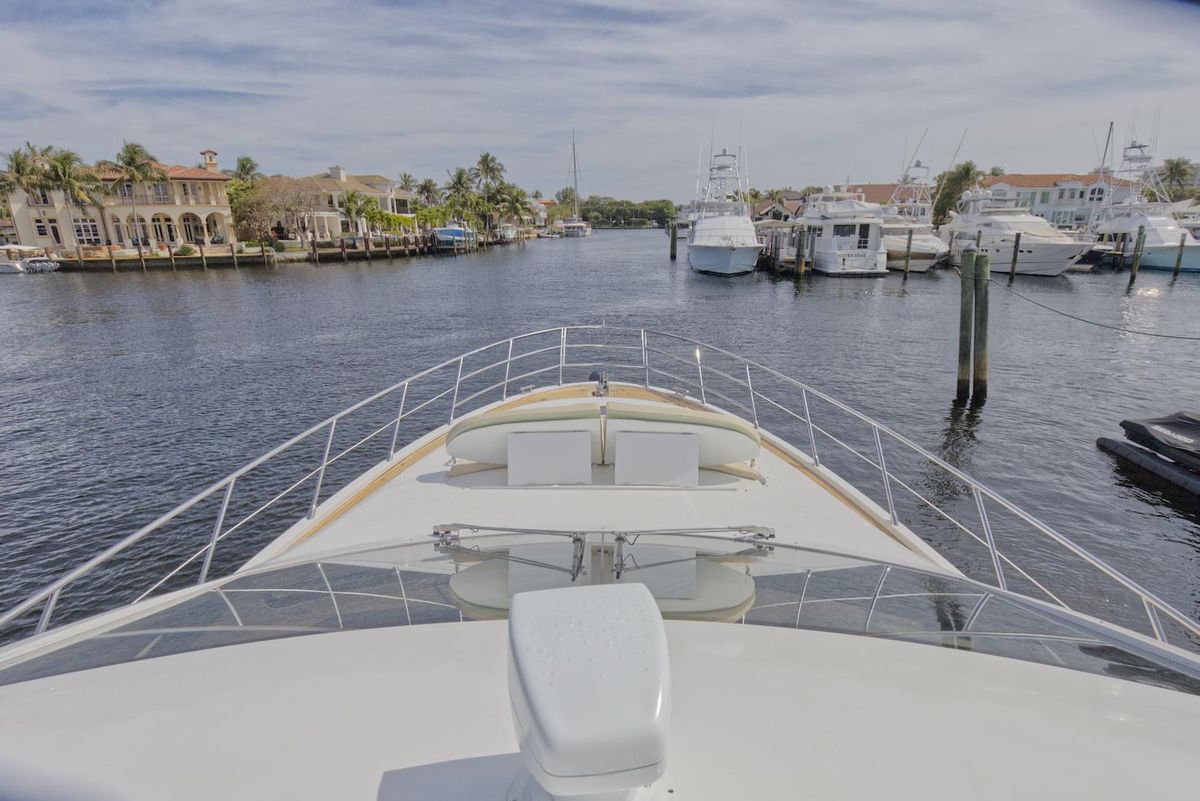 2015 Azimut 64 