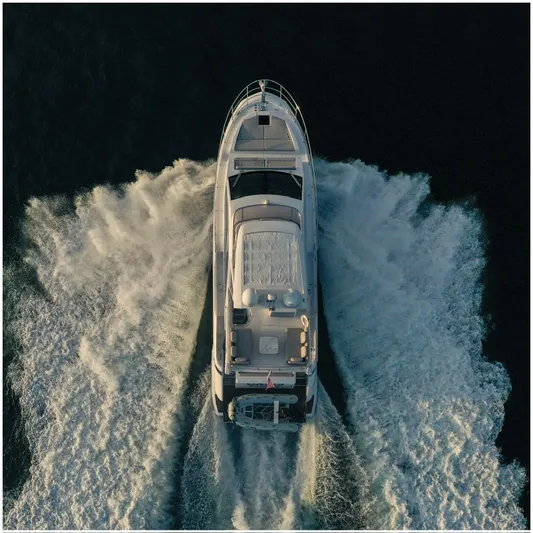  Yacht Photos Pics Aerial view of 2022 Azimut Fly yacht cruising on open water.