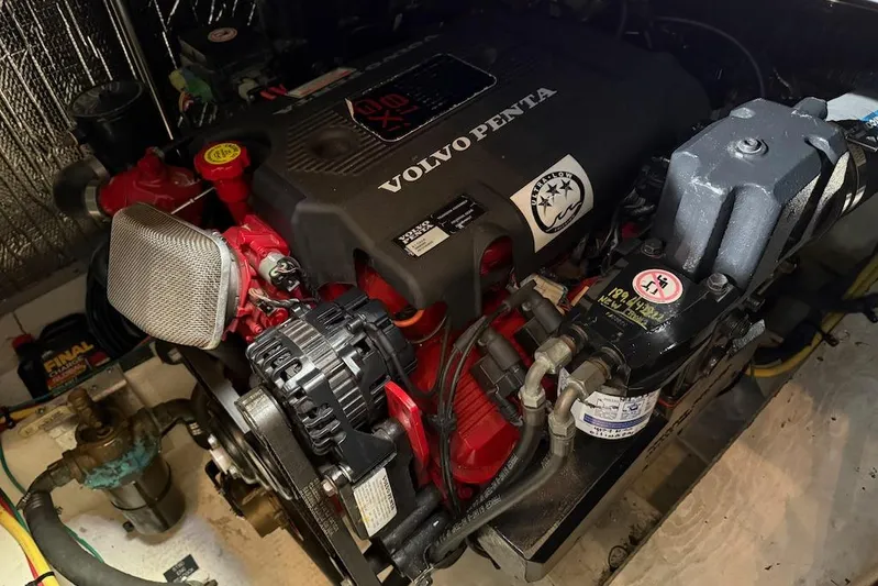 No Worries Yacht Photos Pics Volvo Penta engine in 2006 Cruisers Yachts 415 Express Motoryacht.