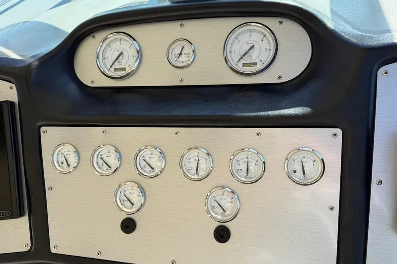 No Worries Yacht Photos Pics Dashboard gauges of a 2006 Cruisers Yachts 415 Express Motoryacht.