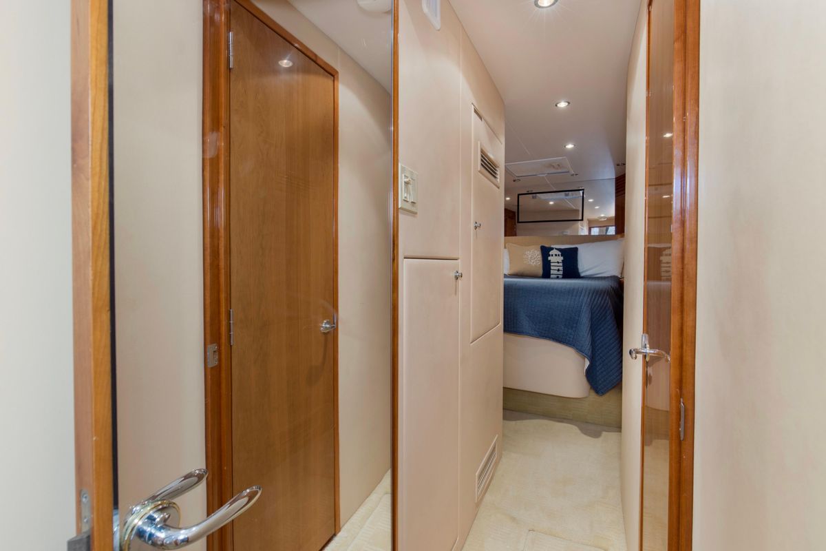 2008 Hatteras 54 