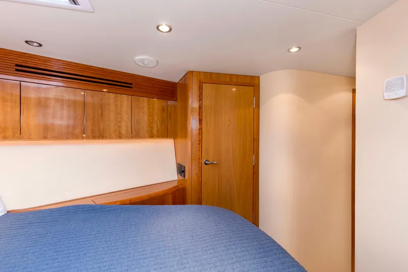 Lady A Yacht Photos Pics 2008 54 Hatteras 54 Convertible Lady A Forward Guest Stateroom