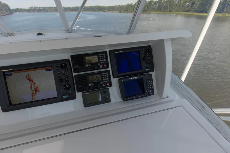 Lady A Yacht Photos Pics 2008 54 Hatteras 54 Convertible Lady A Electronics