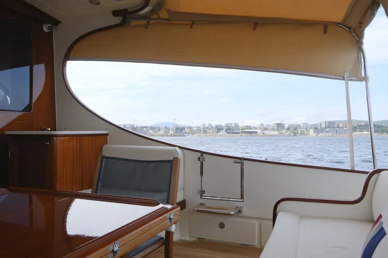  Yacht Photos Pics Luxurious 2009 Vicem Classic 71 yacht interior with ocean view.