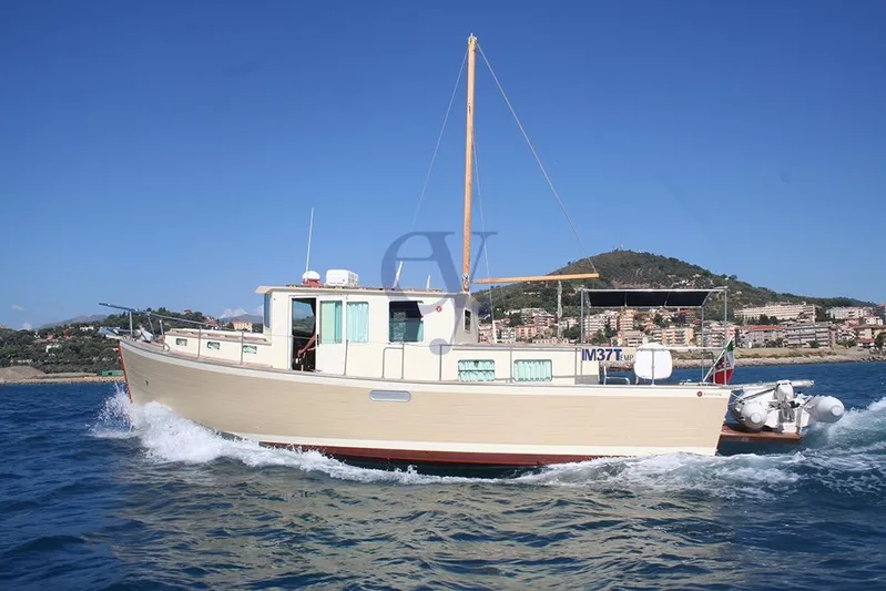  Yacht Photos Pics Sibma Navale Italiana Armstrong 12 boat cruising on blue water, 2012 model.