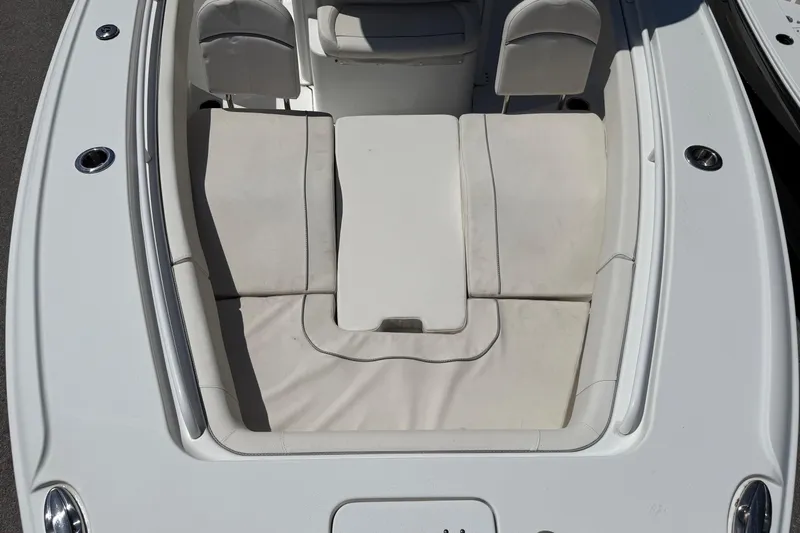  Yacht Photos Pics Interior view of Sea Hunt Ultra 275 SE boat, 2023 model.