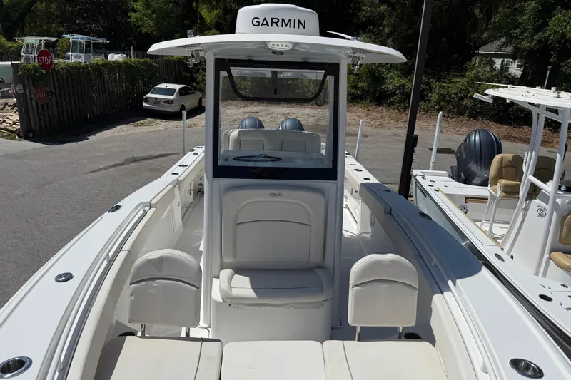  Yacht Photos Pics 2023 Sea Hunt Ultra 275 SE boat with Garmin equipment.