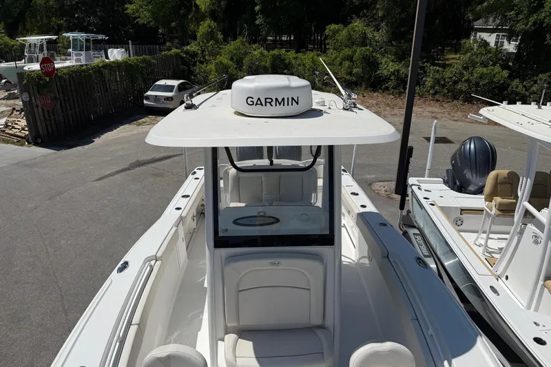  Yacht Photos Pics 2023 Sea Hunt Ultra 275 SE boat with Garmin equipment.
