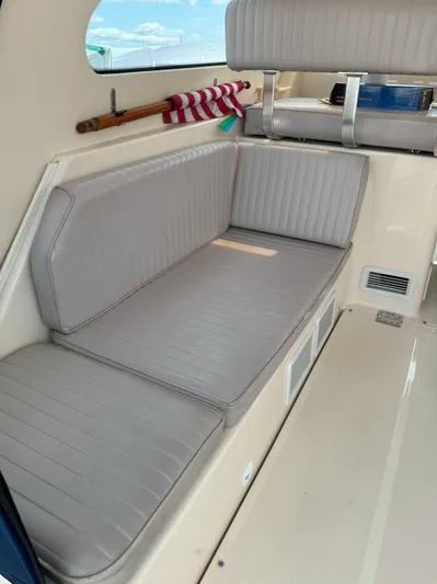 Fetch Yacht Photos Pics 2004 Mainship Pilot 34 interior with gray seating and nautical decor.