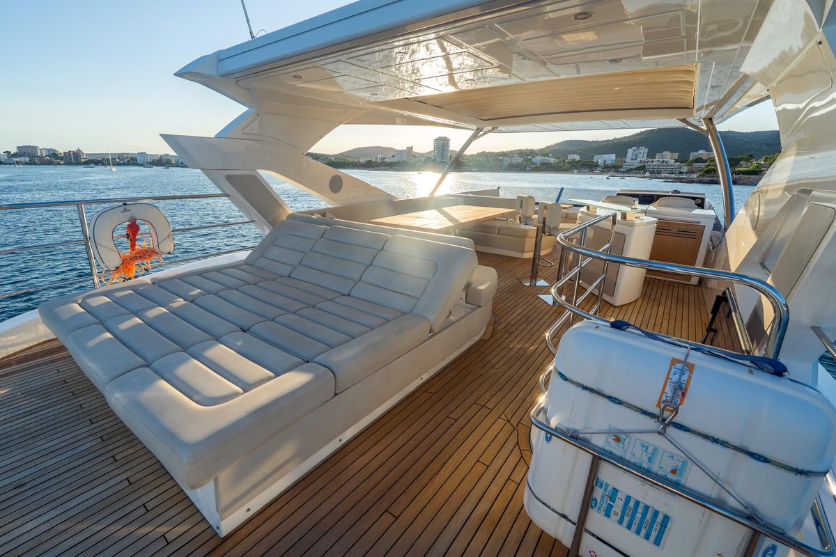 2019 Sunseeker 77 