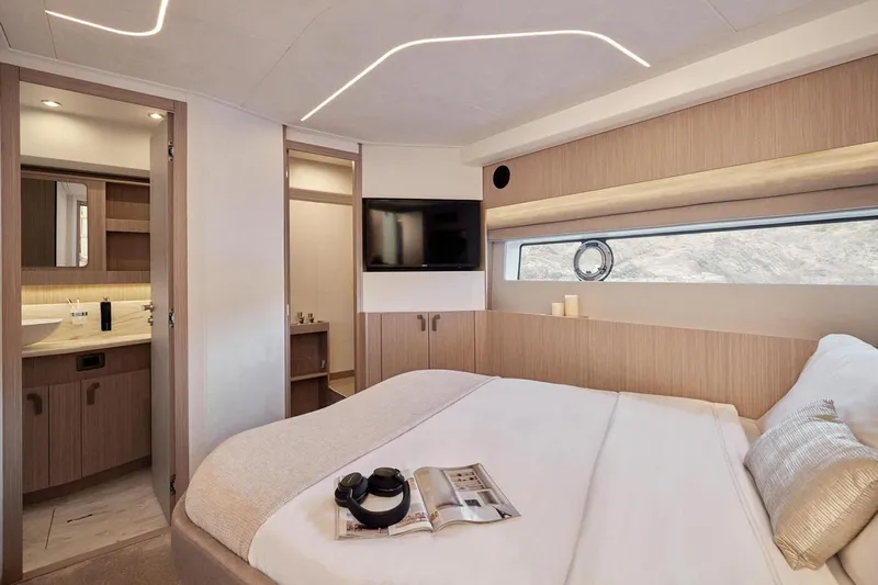  Yacht Photos Pics Manufacturer Provided Image