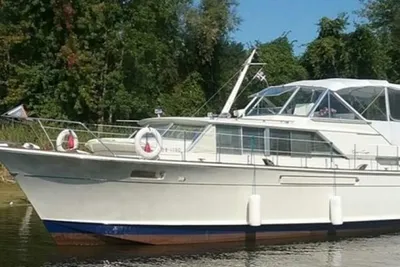 Chris-Craft 42 Commander