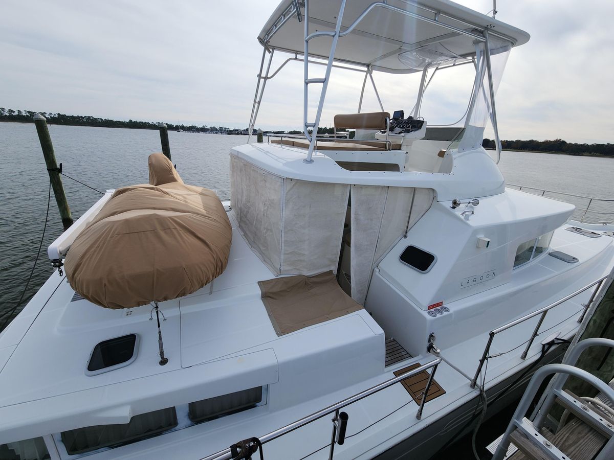 2002 Lagoon 43 