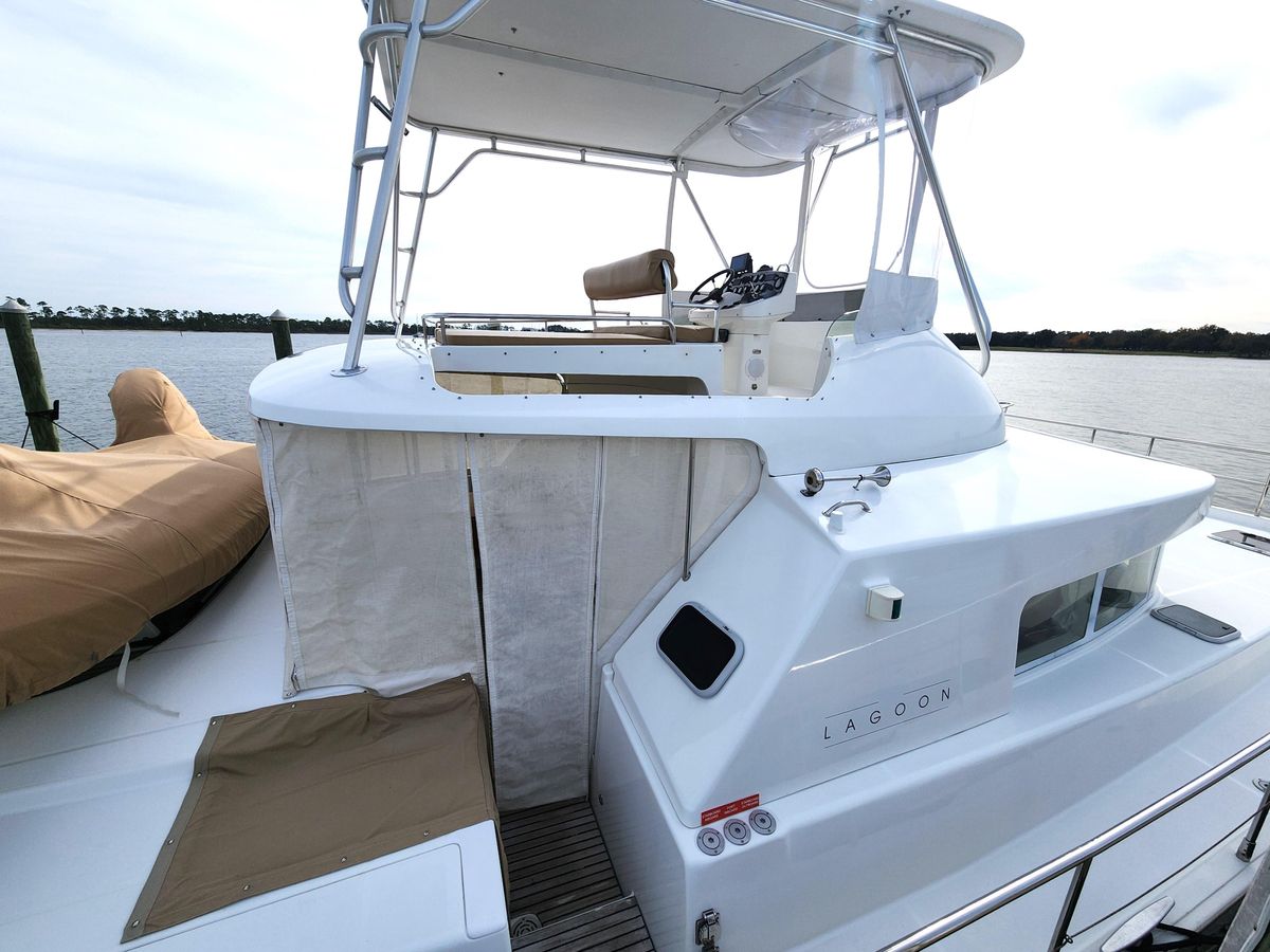 2002 Lagoon 43 