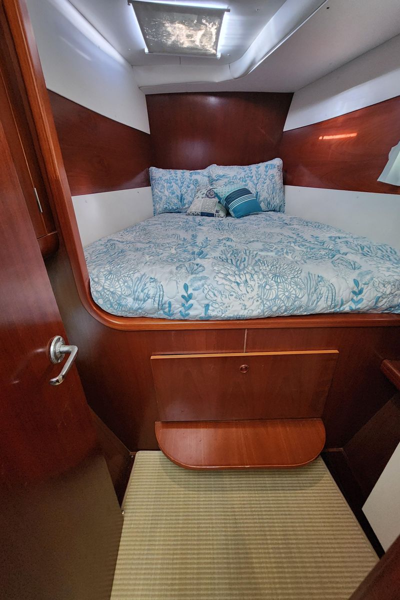2002 Lagoon 43 