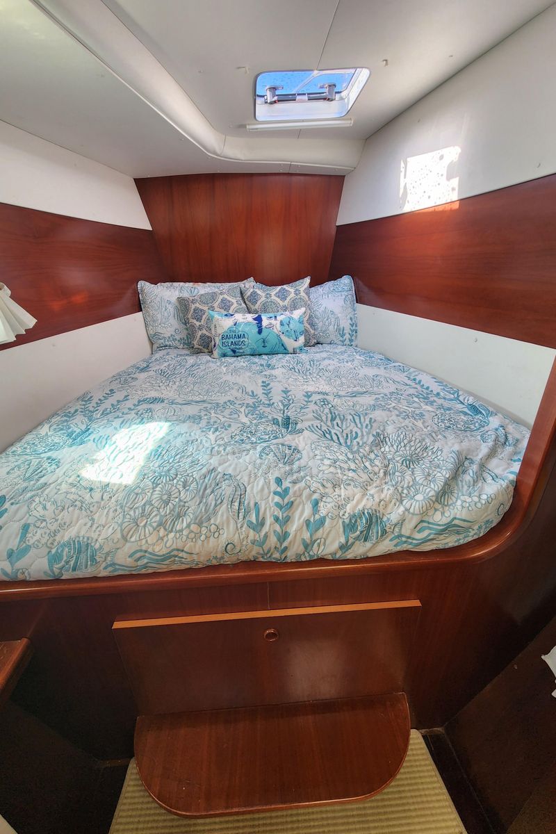 2002 Lagoon 43 