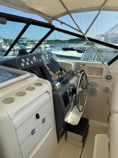 Big Time Yacht Photos Pics Interior of a 1996 Tiara Yachts 3500 Express.