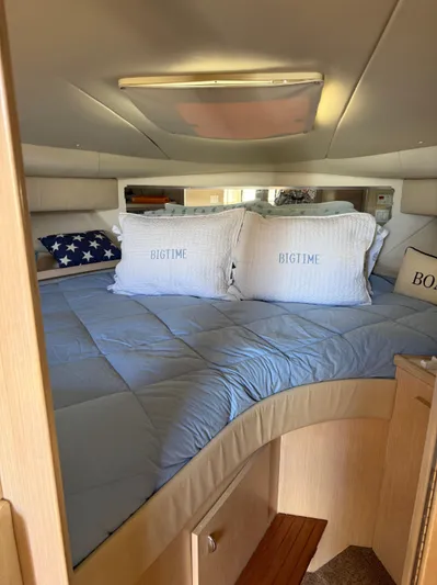 Big Time Yacht Photos Pics Interior of 1996 Tiara Yachts 3500 Express with cozy bed.