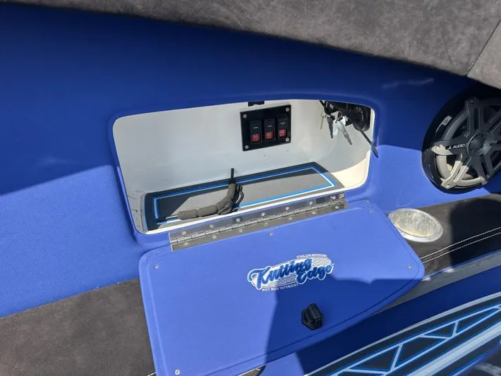  Yacht Photos Pics Interior of 2018 Wright Performance 420 boat with blue upholstery and JL Audio speaker.