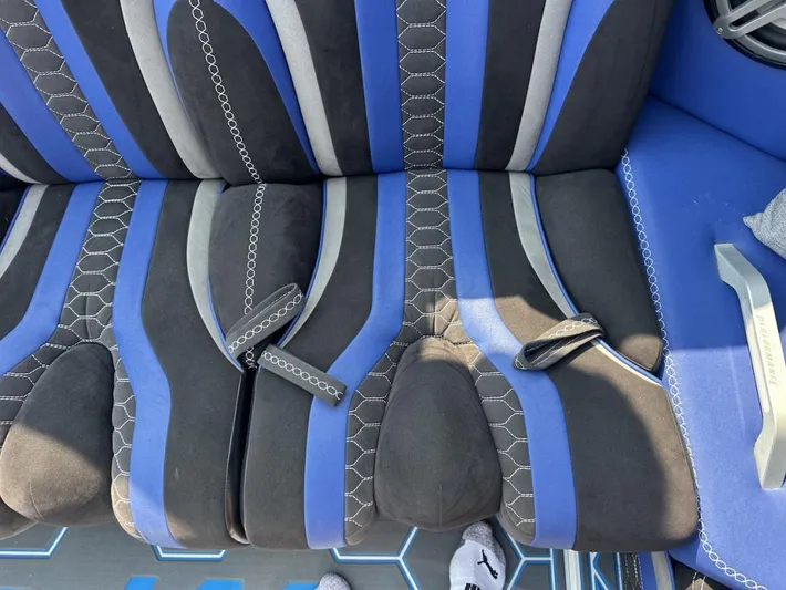  Yacht Photos Pics Blue and black patterned seat in a 2018 Wright Performance 420 boat.