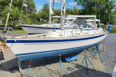 Hallberg-Rassy 37