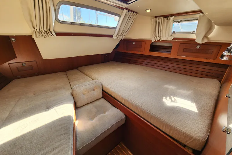 Glendora Yacht Photos Pics Luxurious cabin interior of a 2007 Hallberg-Rassy 37 yacht with cozy bedding.