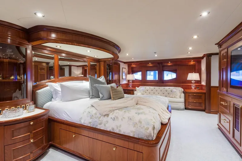 Miss Stephanie Yacht Photos Pics Luxurious Richmond Yachts 2004 bedroom with elegant wood finishes and plush bedding.