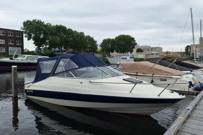 1995 Bayliner 2052 Cuddy Cabin