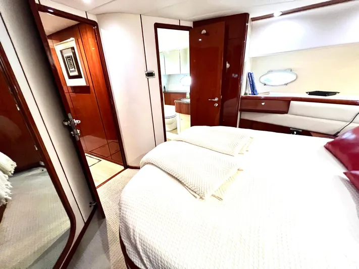Por Fin Yacht Photos Pics Luxurious bedroom interior of 1999 Fairline Squadron 65 yacht with ensuite bathroom.
