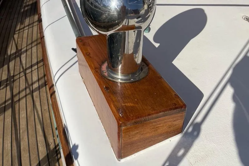 Begonia Yacht Photos Pics Polished metal fitting on wooden base, Atkin & Lange Cutter, 1988 yacht deck.