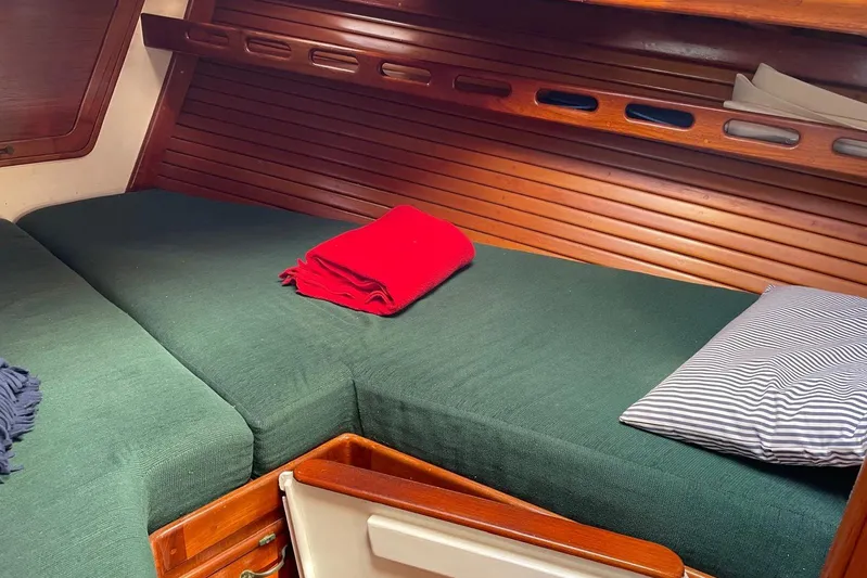 Begonia Yacht Photos Pics Cozy cabin interior of 1988 Custom Atkin & Lange Cutter with green bedding.
