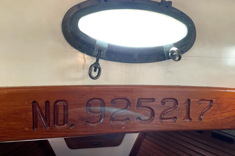 Begonia Yacht Photos Pics Interior of 1988 Custom Atkin & Lange Cutter with registration number 925217.