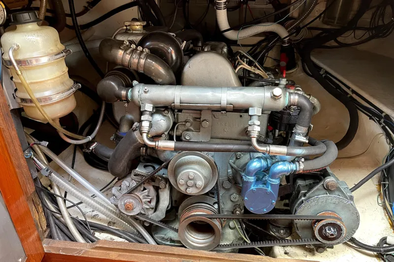 Begonia Yacht Photos Pics Engine of a 1988 Custom Atkin & Lange Cutter, showcasing intricate mechanical components.