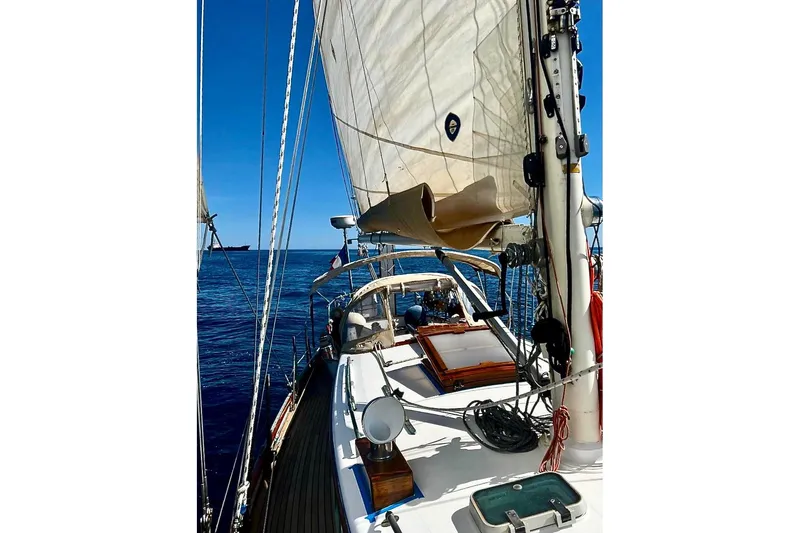 Begonia Yacht Photos Pics Sailing on a 1988 Custom Atkin & Lange Cutter, open sea, clear blue sky.