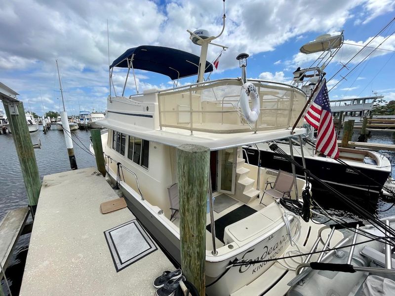 2007 Mainship 400 Trawler