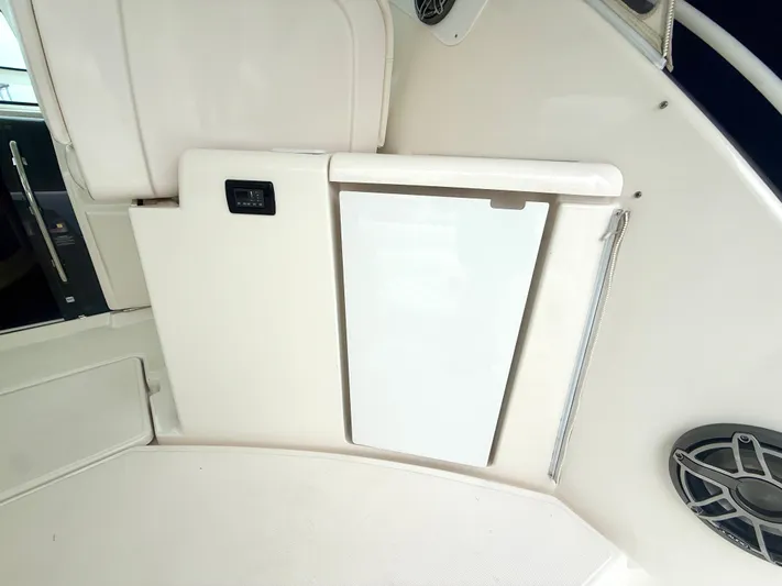 Relentless Yacht Photos Pics 2006 Tiara Yachts 4300 Sovran interior detail with white panel and speaker.