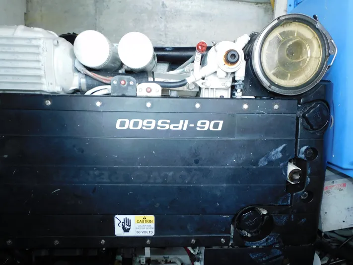 Relentless Yacht Photos Pics Engine compartment of a 2006 Tiara Yachts 4300 Sovran, featuring a D6-IPS600 engine.