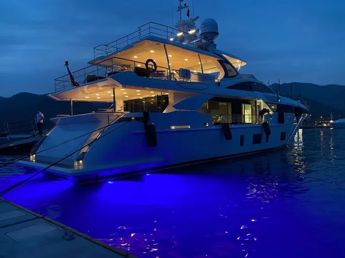 Dyamond Yacht Photos Pics 