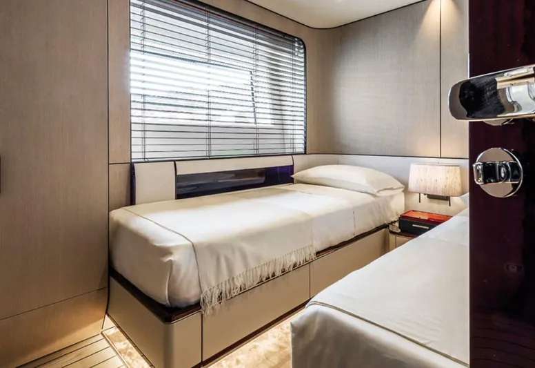 Dyamond Yacht Photos Pics 