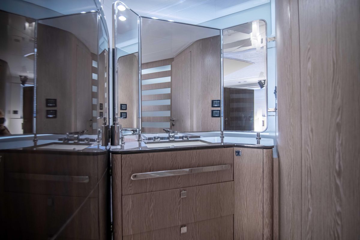 2019 Azimut 70 