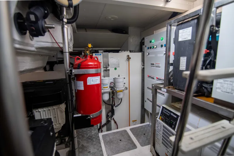 Triple Play Yacht Photos Pics Azimut 70 Triple Play - Engine Room