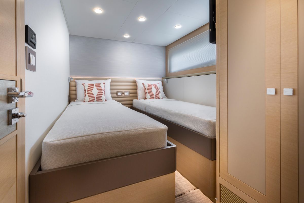2019 CL Yachts 72 